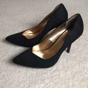 Jennifer Lopez suede pumps